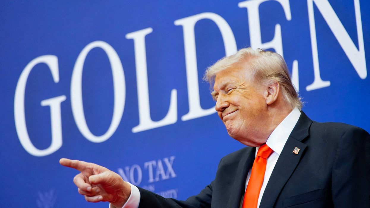 Trump triggers wave of ridicule asking crowd to imagine a moron as ...