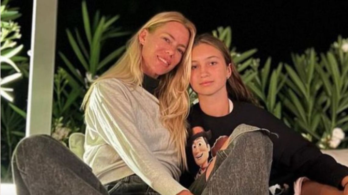Nicole Neumann y su hija, Indiana Cubero, matchearon con looks sporty chic