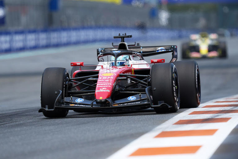 Nach Auszeit: Erste Formel-1-Bestzeit für Leclerc
