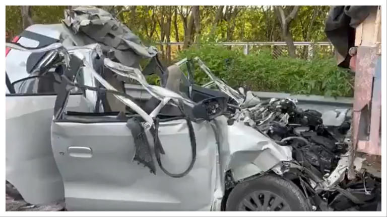 Hyderabad: Six killed in horrific road mishap as speeding car rams into ...