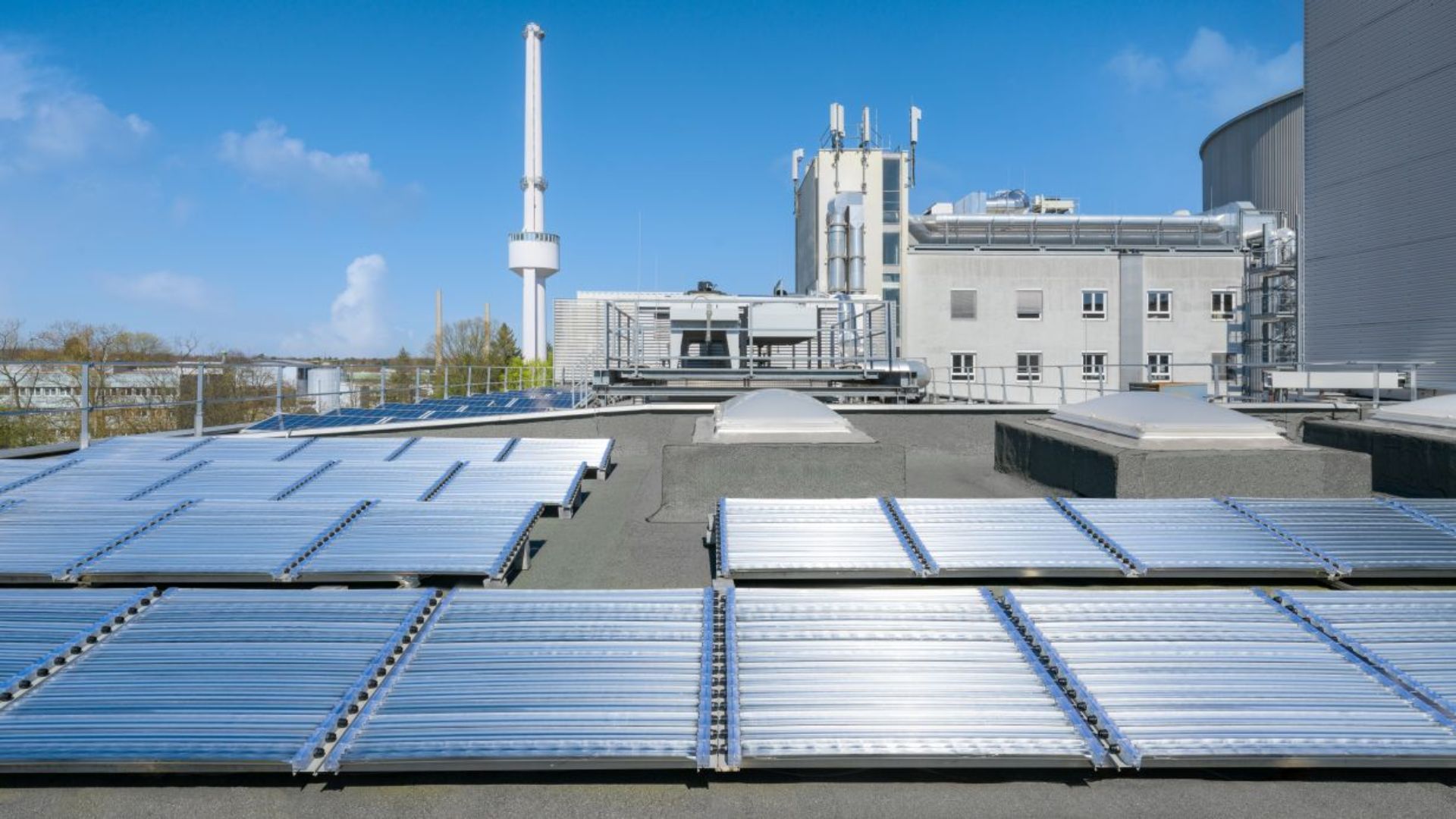 New panels produce hydrogen fuel using only water, sunlight and no ...