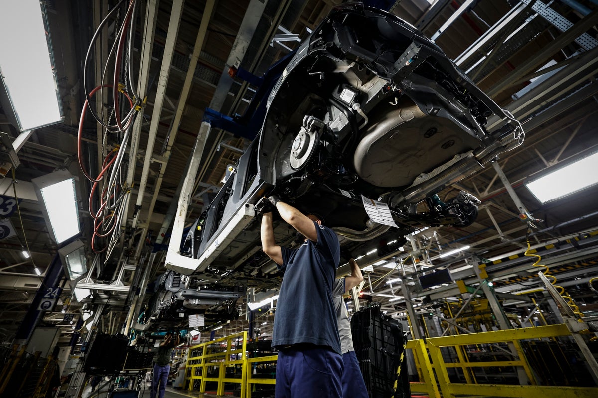 Trump 'pleased to announce' 25% hike on EU auto tariffs