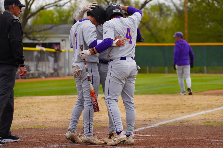 MSU baseball splits doubleheader against UMD