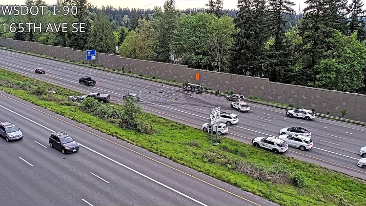 4 injured in crash on I-90 near Lake Sammamish