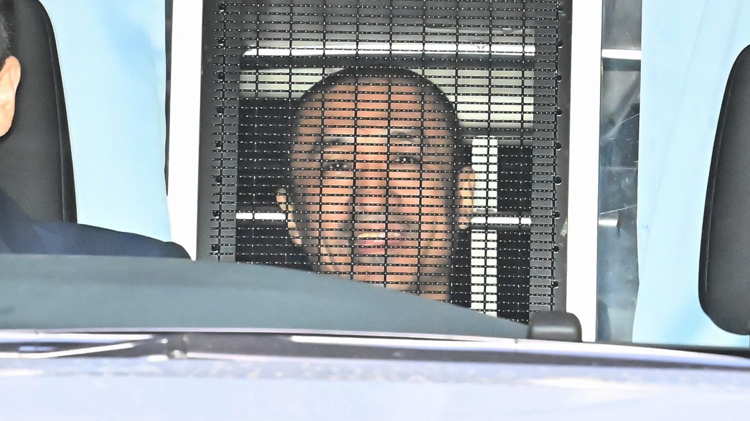 逮捕翌日もヘラヘラ笑みを浮かべ…海外逃亡の殺人容疑者を7年越しの逮捕 男が余裕を見せているワケ