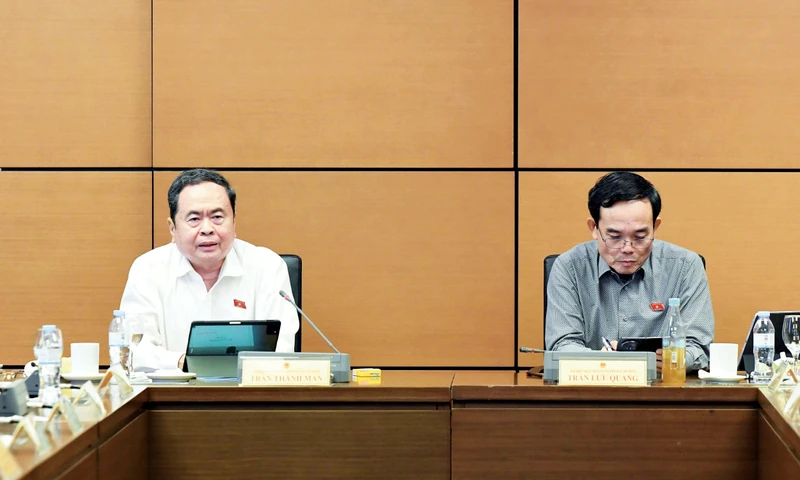 Từ thương trường đến nghị trường