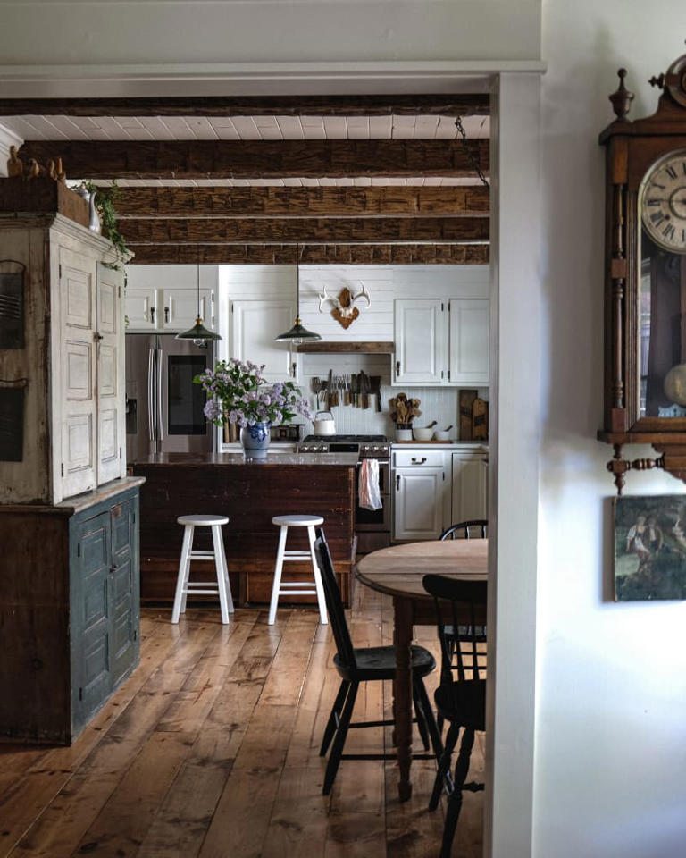 '80s oak kitchen cabinets are totally unrecognizable after this rustic ...