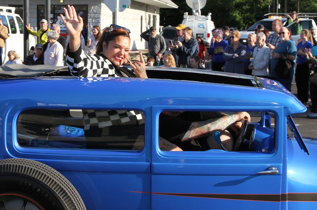 Route 66 centennial: See pictures of Friday night’s parade in downtown ...