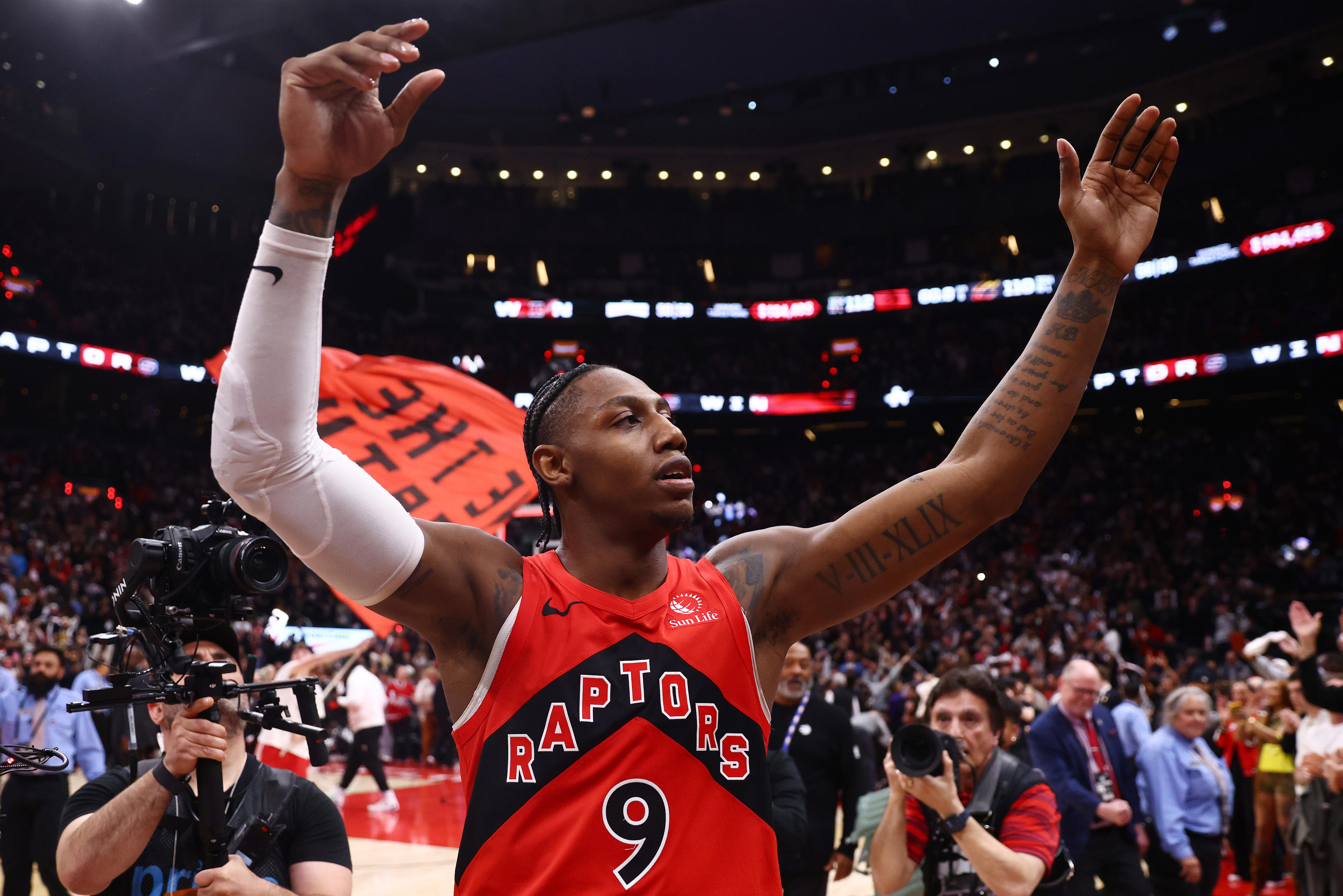 Raptors force Game 7 thanks to miracle bounce on RJ Barrett game-winner