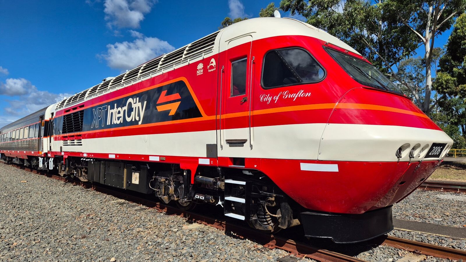 Refurbished XPT returns to service in heritage livery