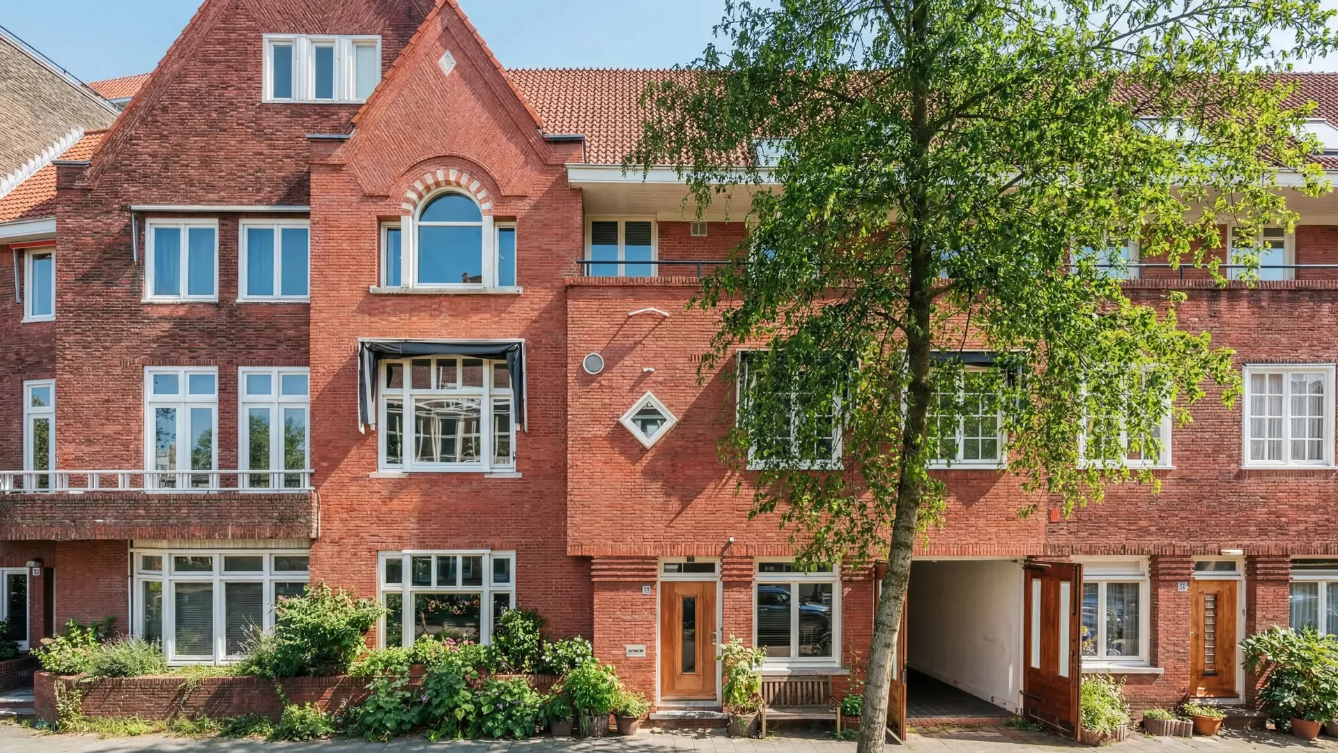 Unieke, 12 meter brede stadsvilla in Amsterdam-Zuid moet € 4,5 miljoen ...