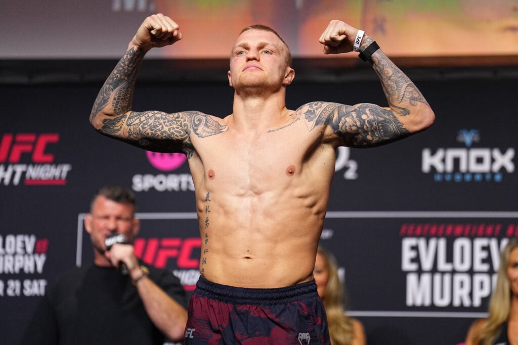 UFC fighter says he is still waiting for $100,000 bonus
