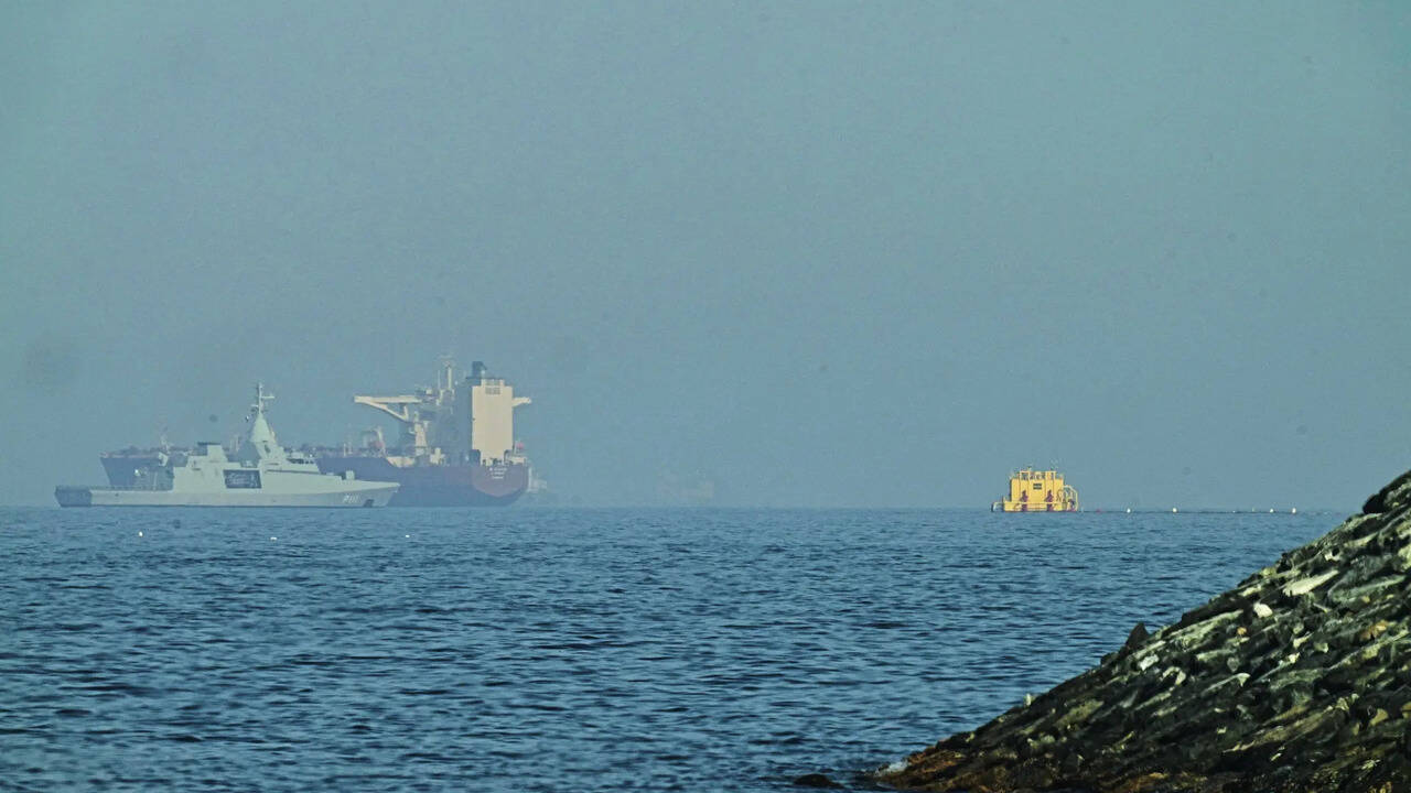 US issues sanctions warning to shipping firms over Iranian toll payments