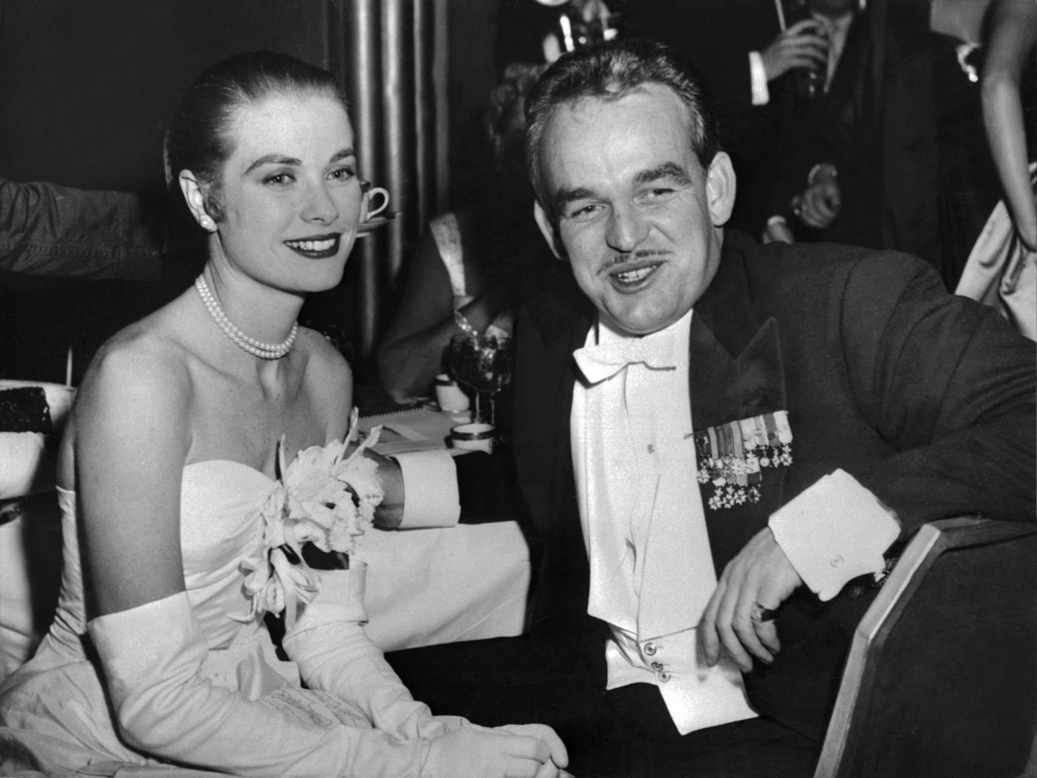 « Une véritable saga médiatique »: comment le mariage de Grace Kelly et ...
