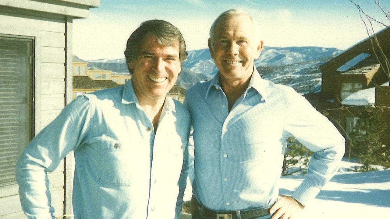 Howard Smith and "The Tonight Show" host Johnny Carson posed together for a photo in Aspen, Colorado.