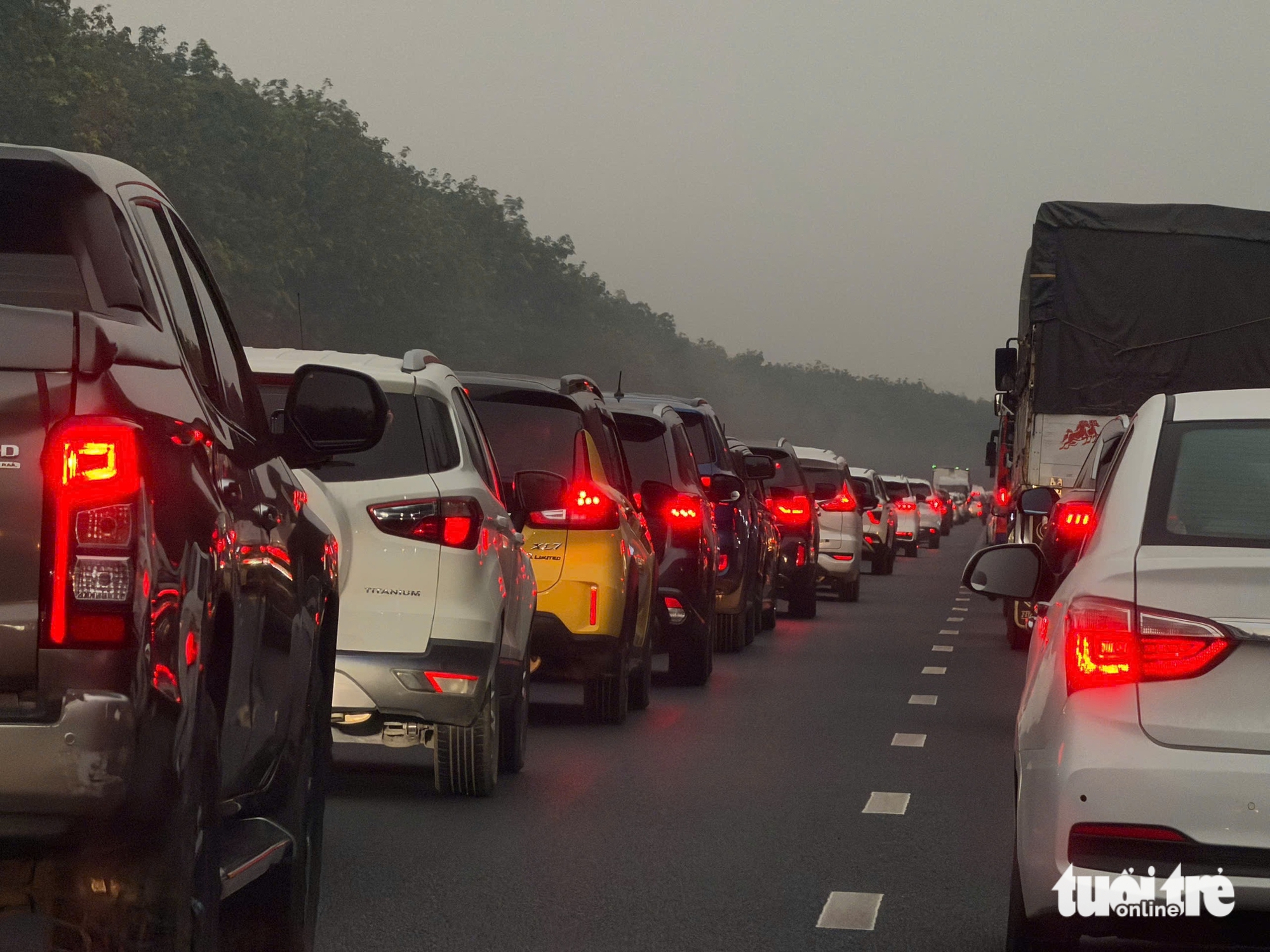 Cao tốc kẹt cứng từ Long Thành - nút An Phú, CSGT khuyến cáo đi quốc lộ 1