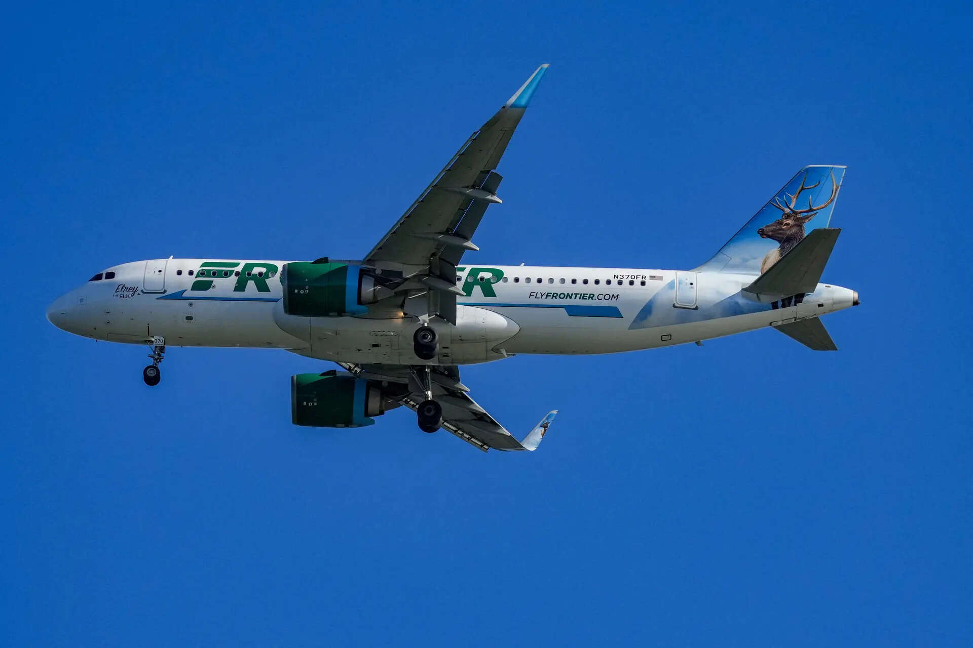 Frontier Airlines offers flight tickets discounts, stocks soar after Spirit  Airlines announced shutting down