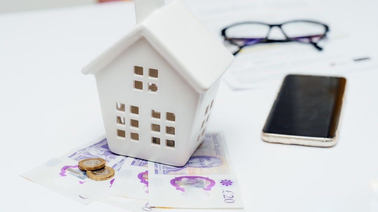 Renters who challenge landlords can save an average of £1,140 a year ...