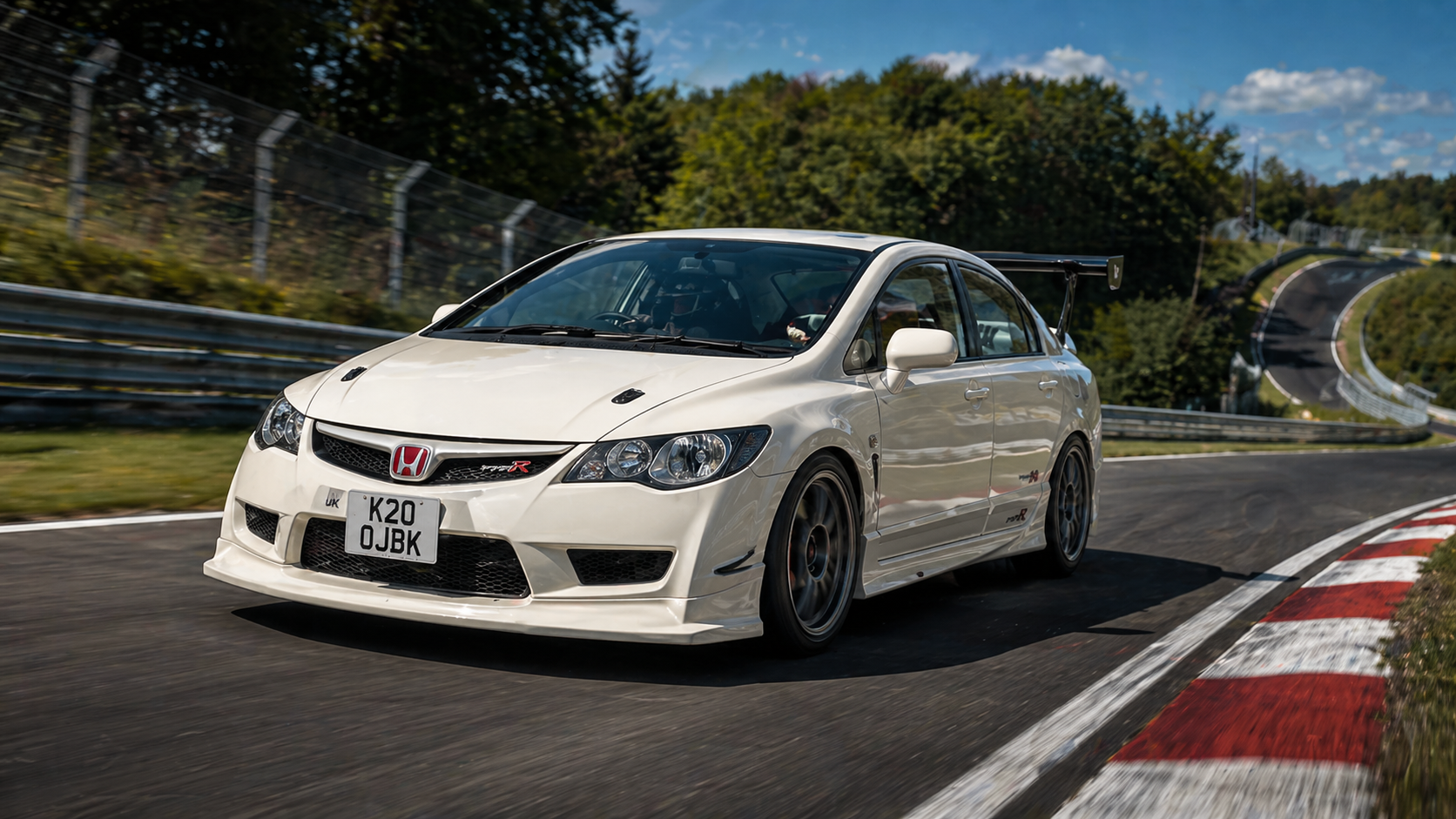 Pushing a modified Honda Civic Type R FD2 to the limit