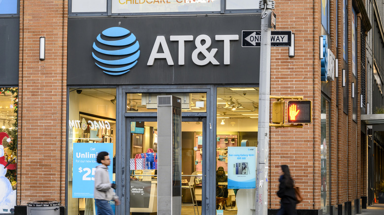 4 cheap phone carriers that use AT&T's network