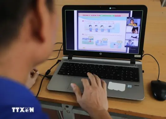 Phấn đấu 100% hộ nghèo, hộ cận nghèo cả nước có nhu cầu được hỗ trợ sử dụng dịch vụ truy nhập Internet. (Ảnh minh họa: Thanh Tùng/TTXVN)