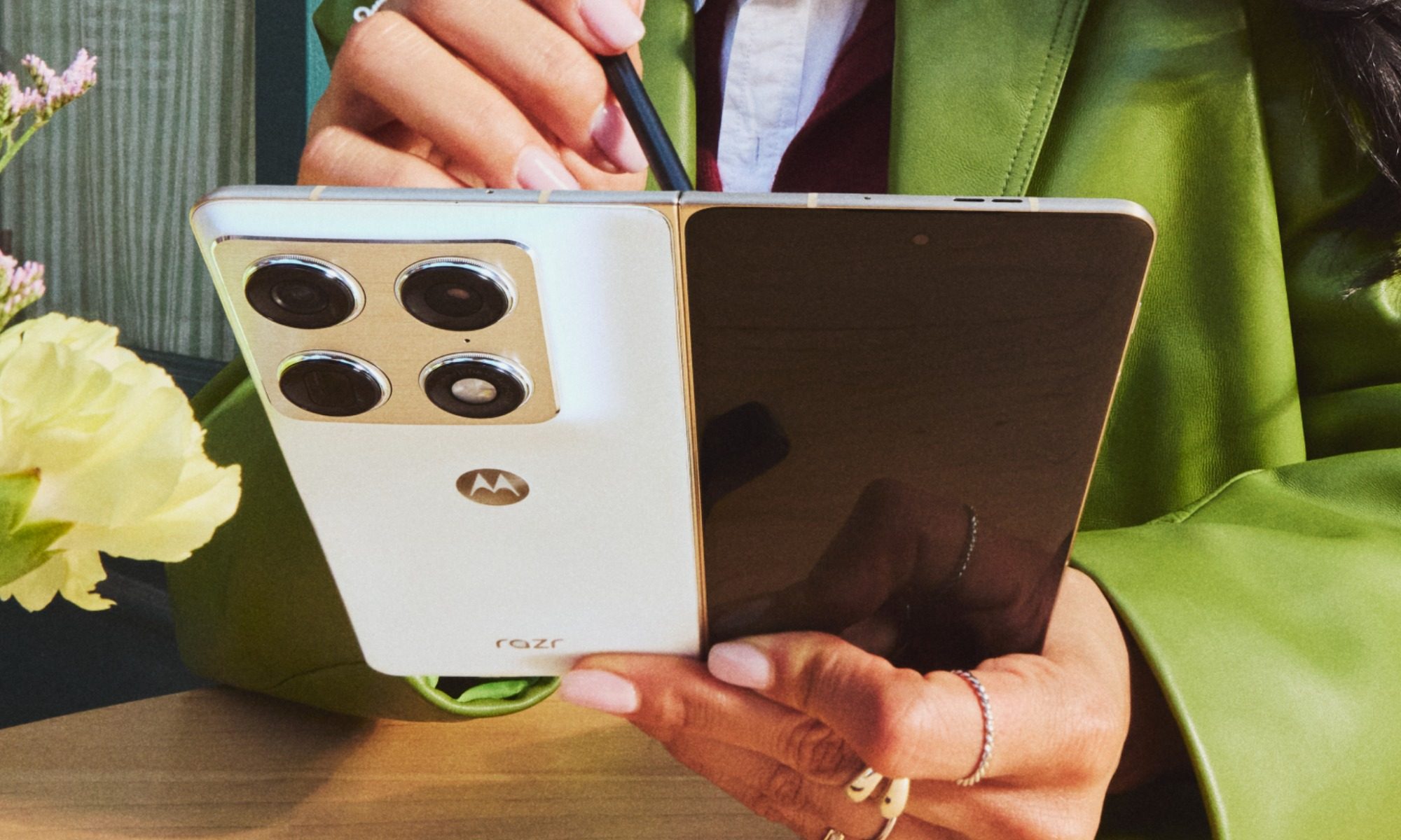 Motorola’s Razr Fold is official, and it undercuts the Galaxy Z Fold 7 ...