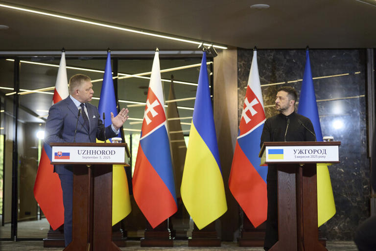 Fico a Zelenskyj se pozvali k návštěvám, v pondělí se setkají v Jerevanu