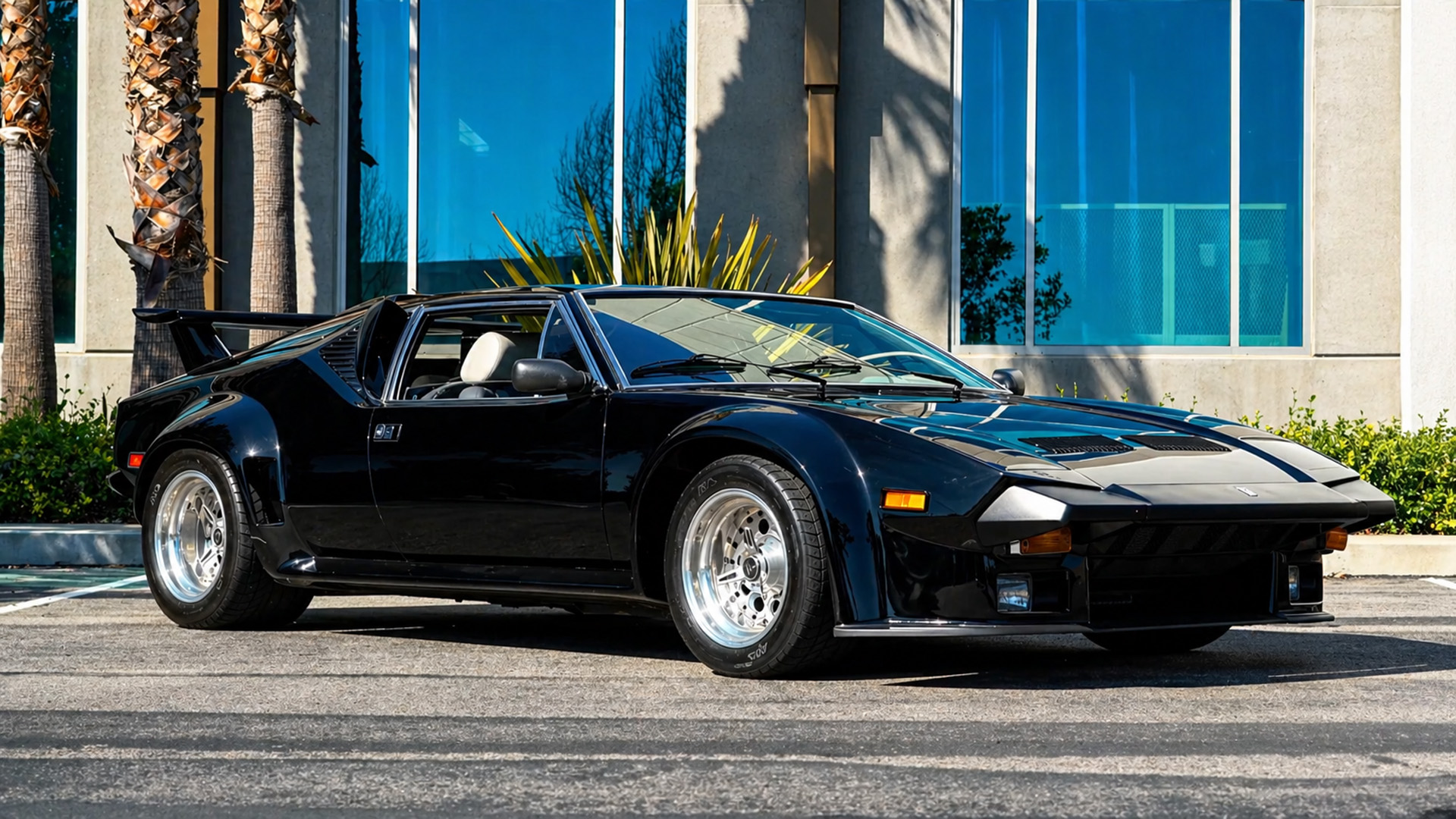 DeTomaso Pantera with expensive widebody kit