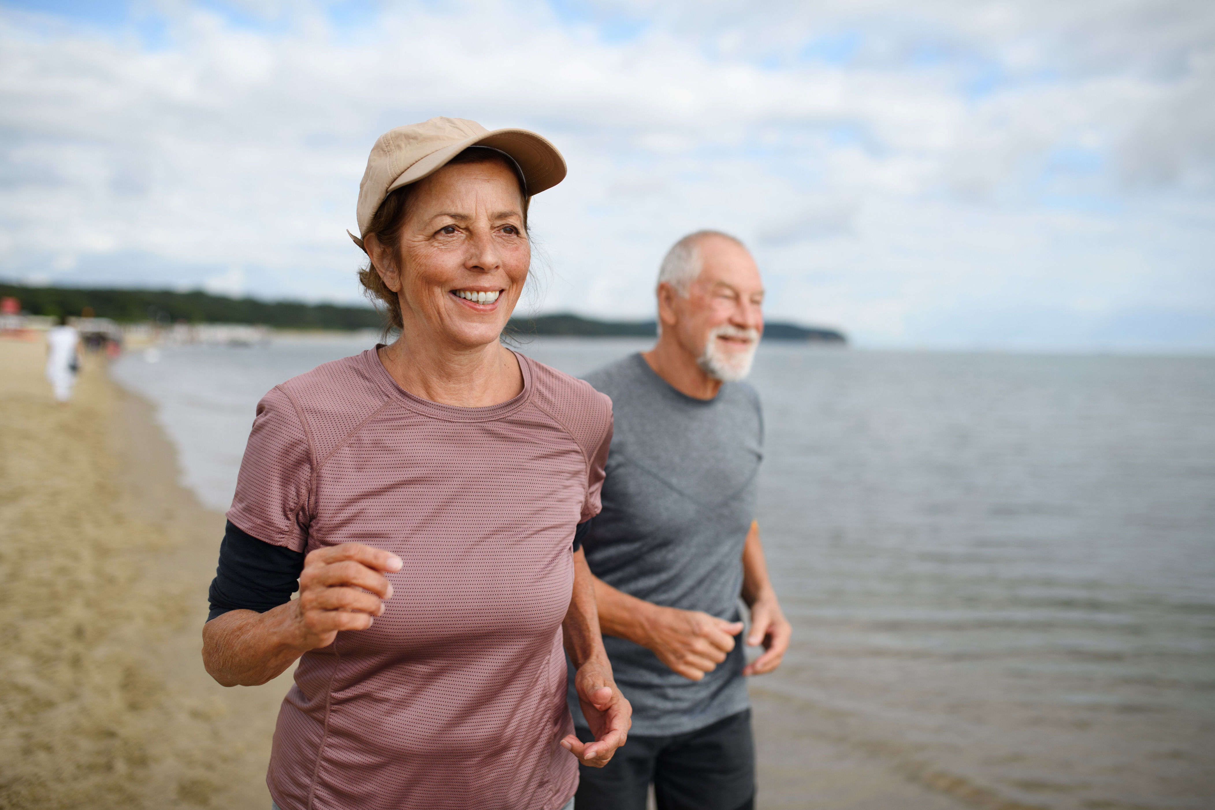 It's important to lead an active lifestyle, eat nutritious foods and manage things like your blood pressure, doctors say. (Photo: Halfpoint Images via Getty Images)