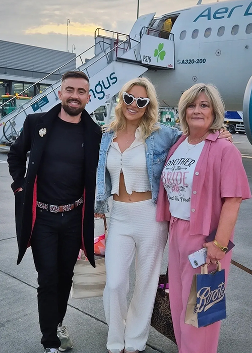 DWTS Laura Nolan lives it up on hen with famous pal