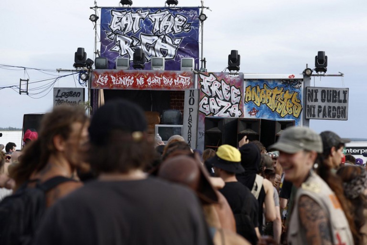 Illegale rave op militair domein in Frankrijk lokt 20.000 tot 40.000 ...