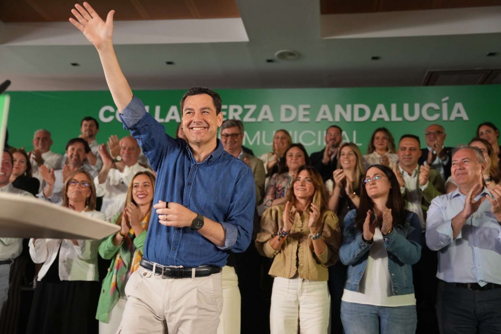 El PP roza otra mayoría absoluta en Andalucía y duplica en escaños al PSOE