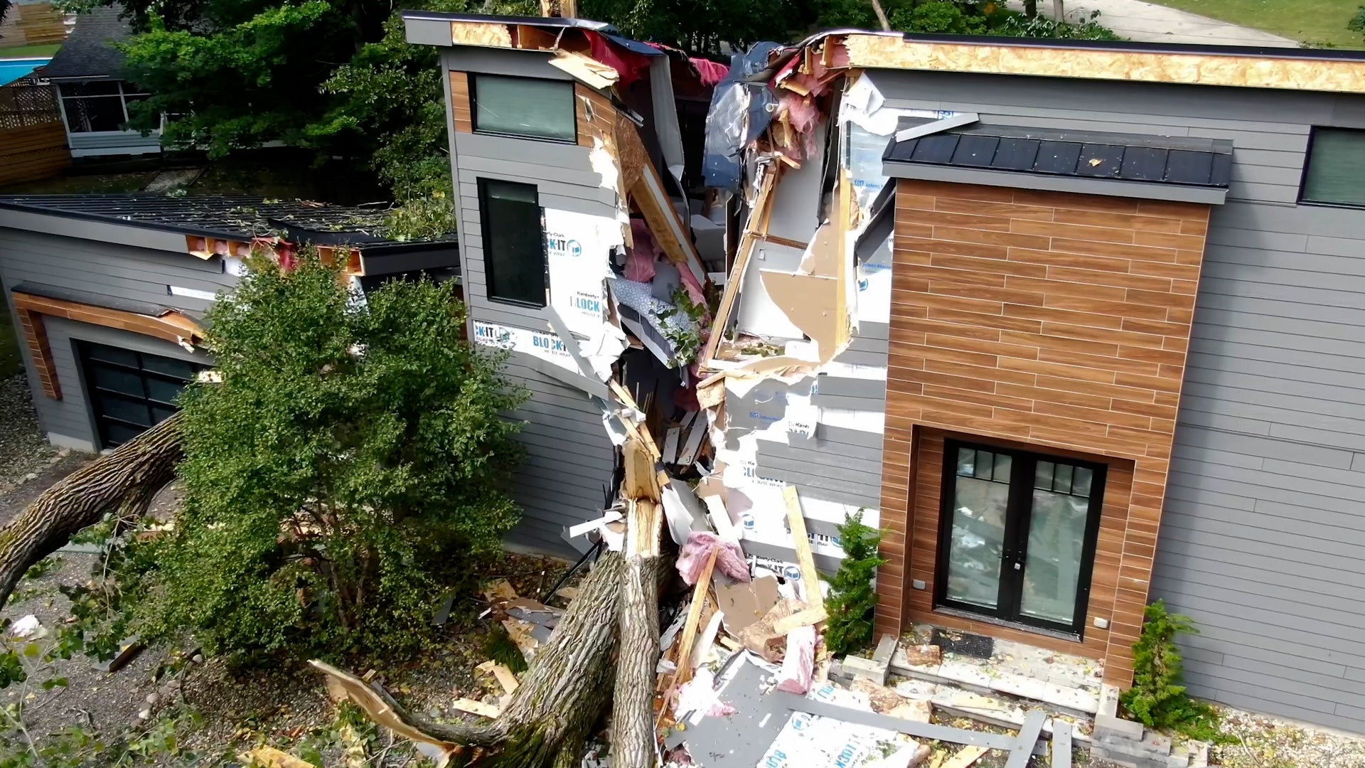 Michigan storms damage homes, leave behind power outages