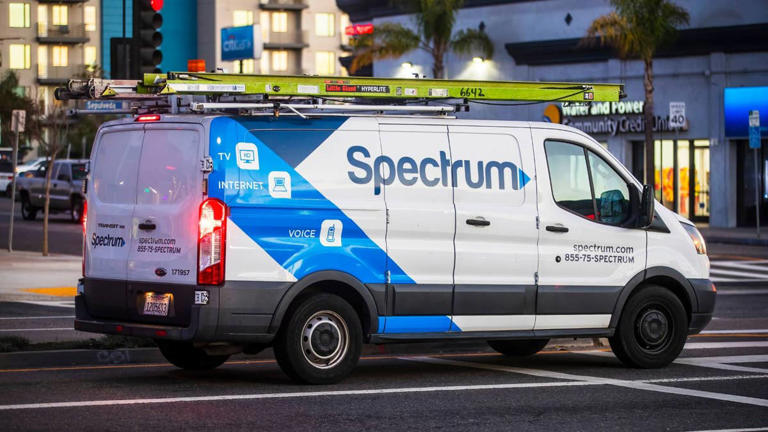 Spectrum loses 120,000 internet customers as competition rises