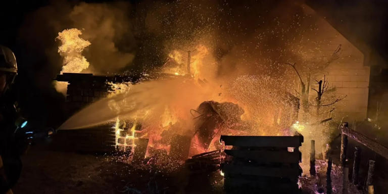 Großeinsatz bei nächtlichem Brand: 50 Einsatzkräfte rücken aus