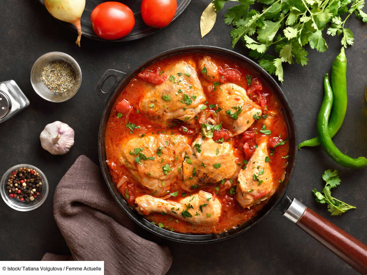 Cuisses de poulet rôties au four aux tomates : la bonne recette du dimanche