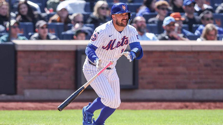 Mets sign veteran catcher to contract extension