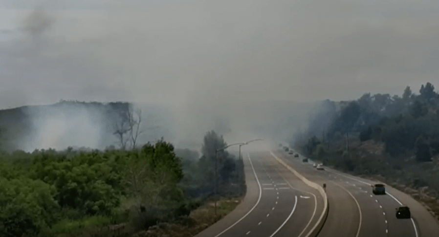 Cluster of brush fires spark along I-15 near SR-76 in North County