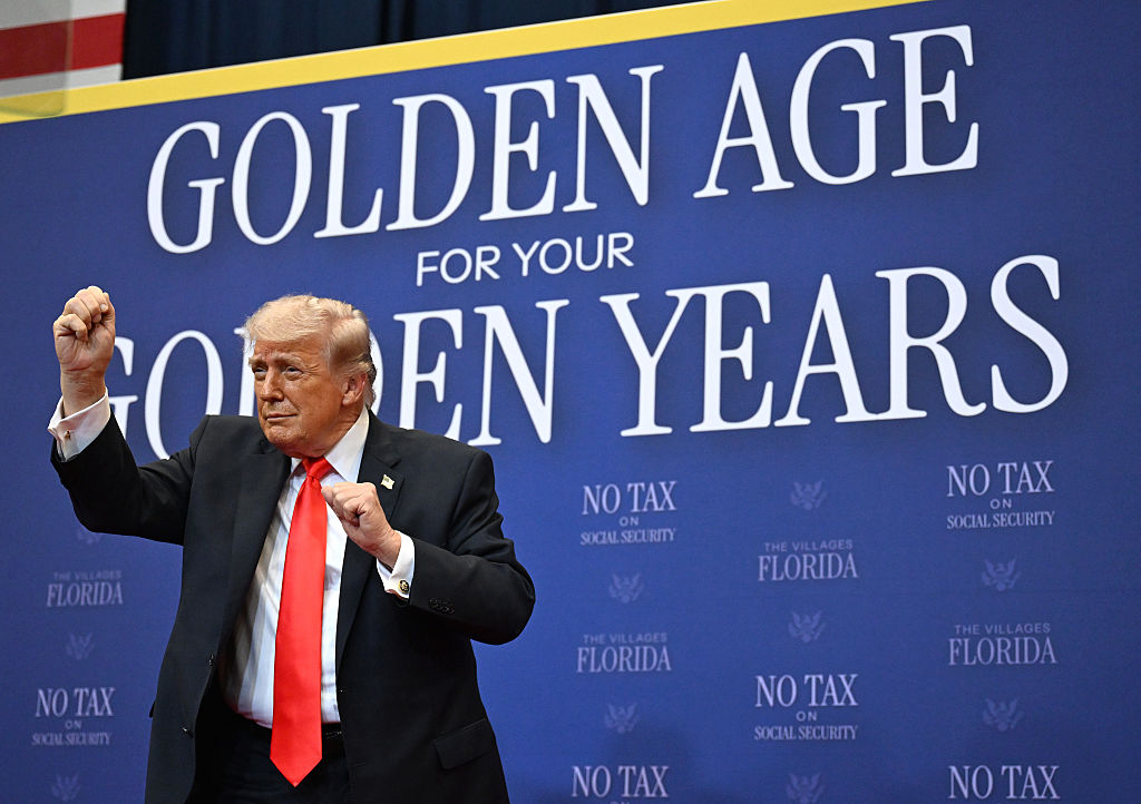 “I HAVE ALL THE CARDS”: Trump’s late night posting spree features new AI images