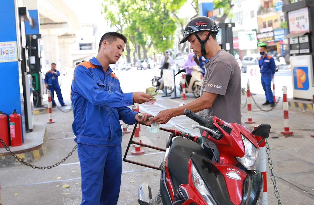 Giá xăng dầu trong phiên điều hành tới sẽ biến động theo thị trường thế giới. Ảnh: Hải Nguyễn