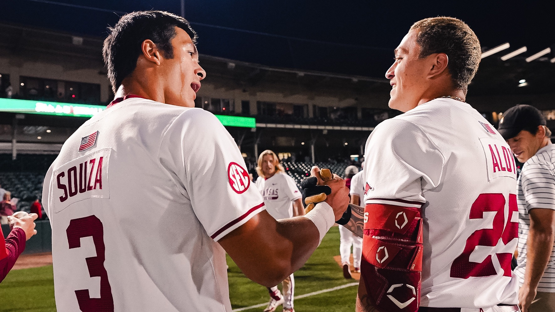 Live updates: Razorbacks look to clinch series over Ole Miss at home
