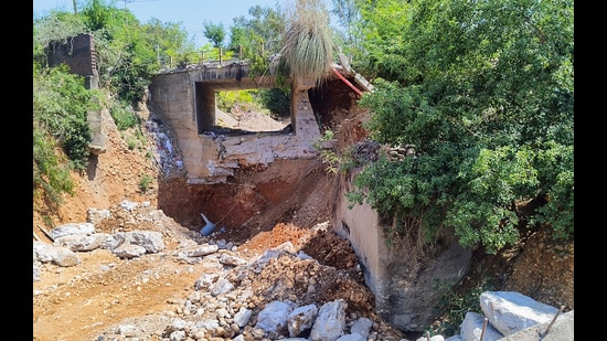 Bridge collapse: 2 more bodies recovered; CM orders probe