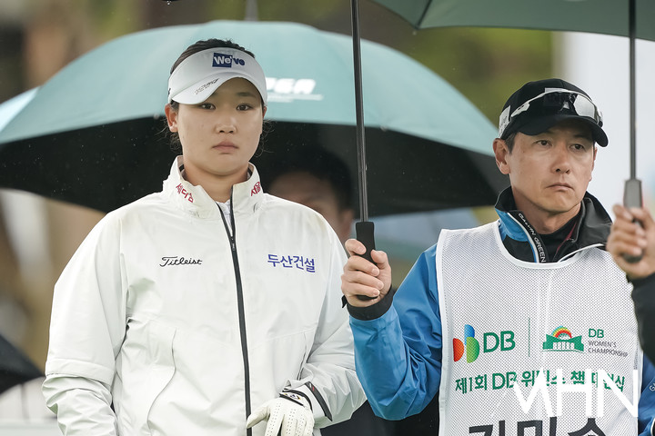 [mhn포토] 김민솔, 오늘 하루 길다