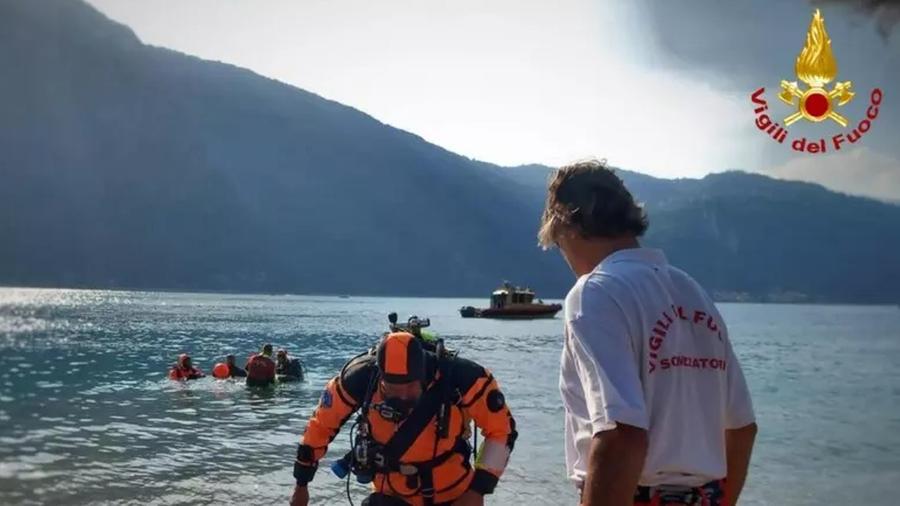 Si tuffa nel lago di Como e non riemerge, muore a 15 anni