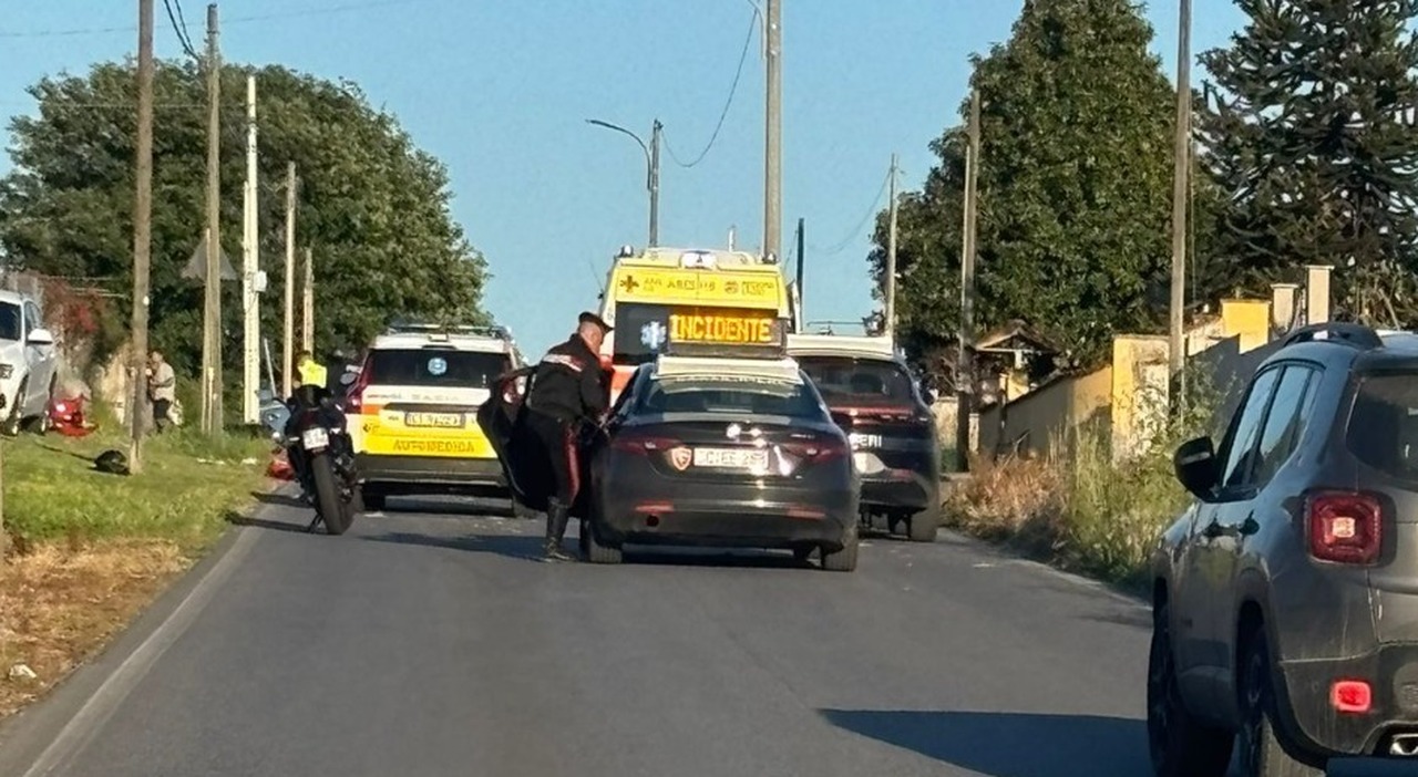 Schianto tra auto e due moto affiancate: padre muore sul colpo, figlio ...