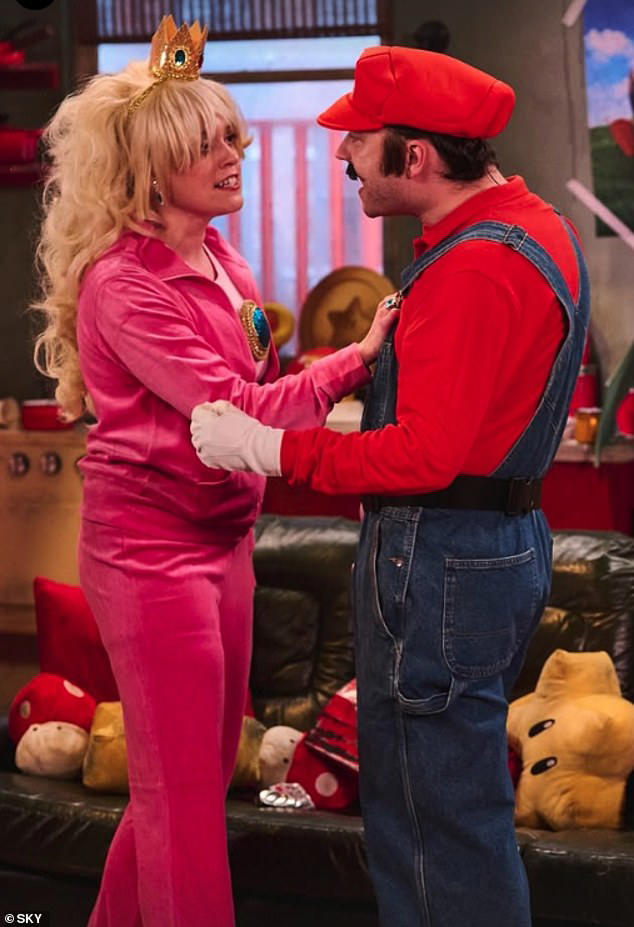 Aimee Lou Wood is lauded by fans as she makes SNL UK debut and brushes ...