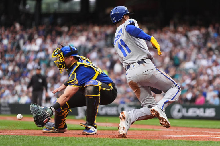 Cal Raleigh scratched late from Mariners' lineup