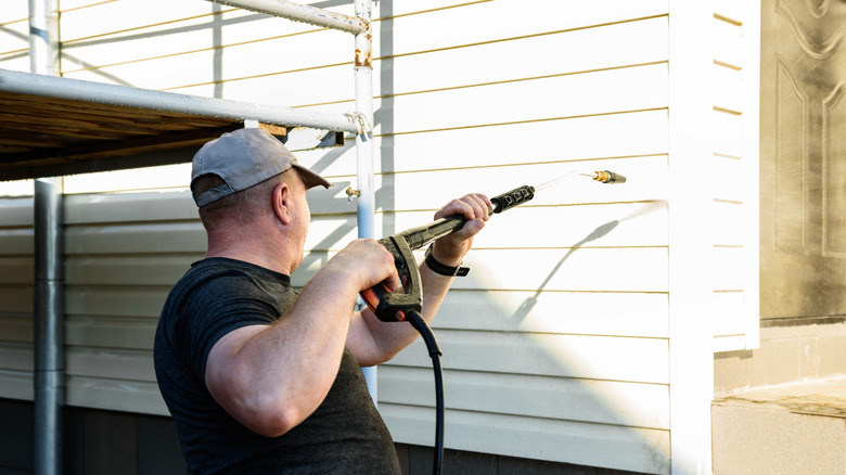 Why you should think twice before using a pressure washer on vinyl siding