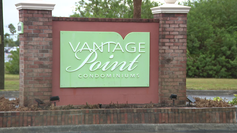 Man in custody after making threats, barricading himself in apartment ...