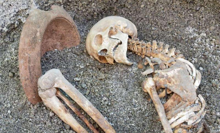 Archaeologists found a skeleton of a man frozen while fleeing Vesuvius ...